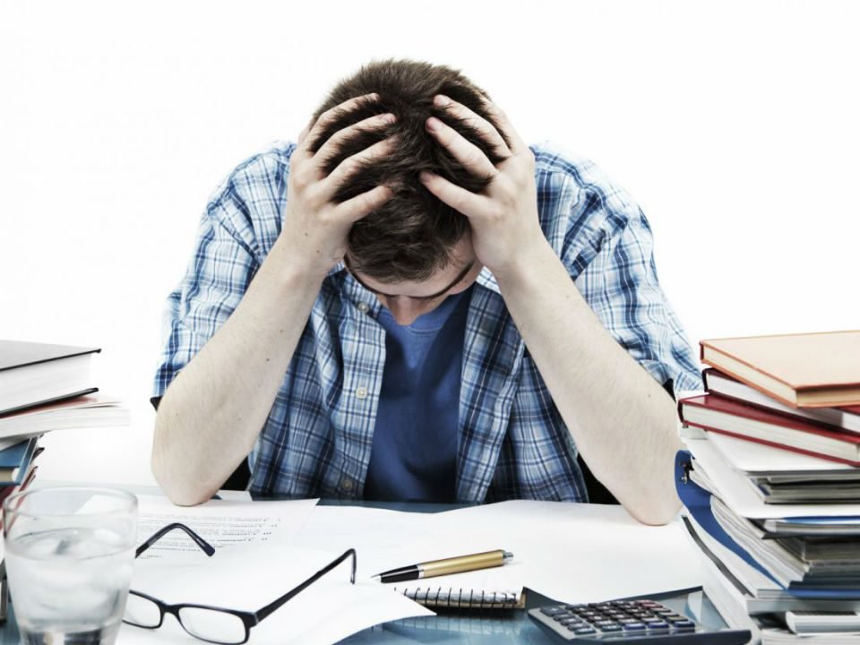 Stress kéo dài và phiền muộn khiến một ngày học tập và làm việc không hiệu  quả
