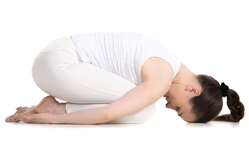Áp dụng các tư thế yoga sẽ giúp cơ thể cảm thấy thoải mái và khỏe khoắn hơn