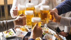 Thường xuyên dùng bia, rượu sẽ tăng khả năng mắc bệnh đau nửa đầu 