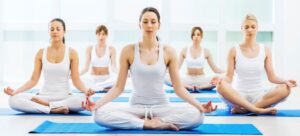 Tập yoga để cơ thể thư giãn và ngủ ngon hơn 