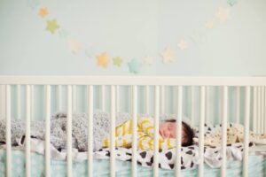 Giữ cho không gian ngủ của trẻ trong lành, yên tĩnh và có mức nhiệt phù hợp 