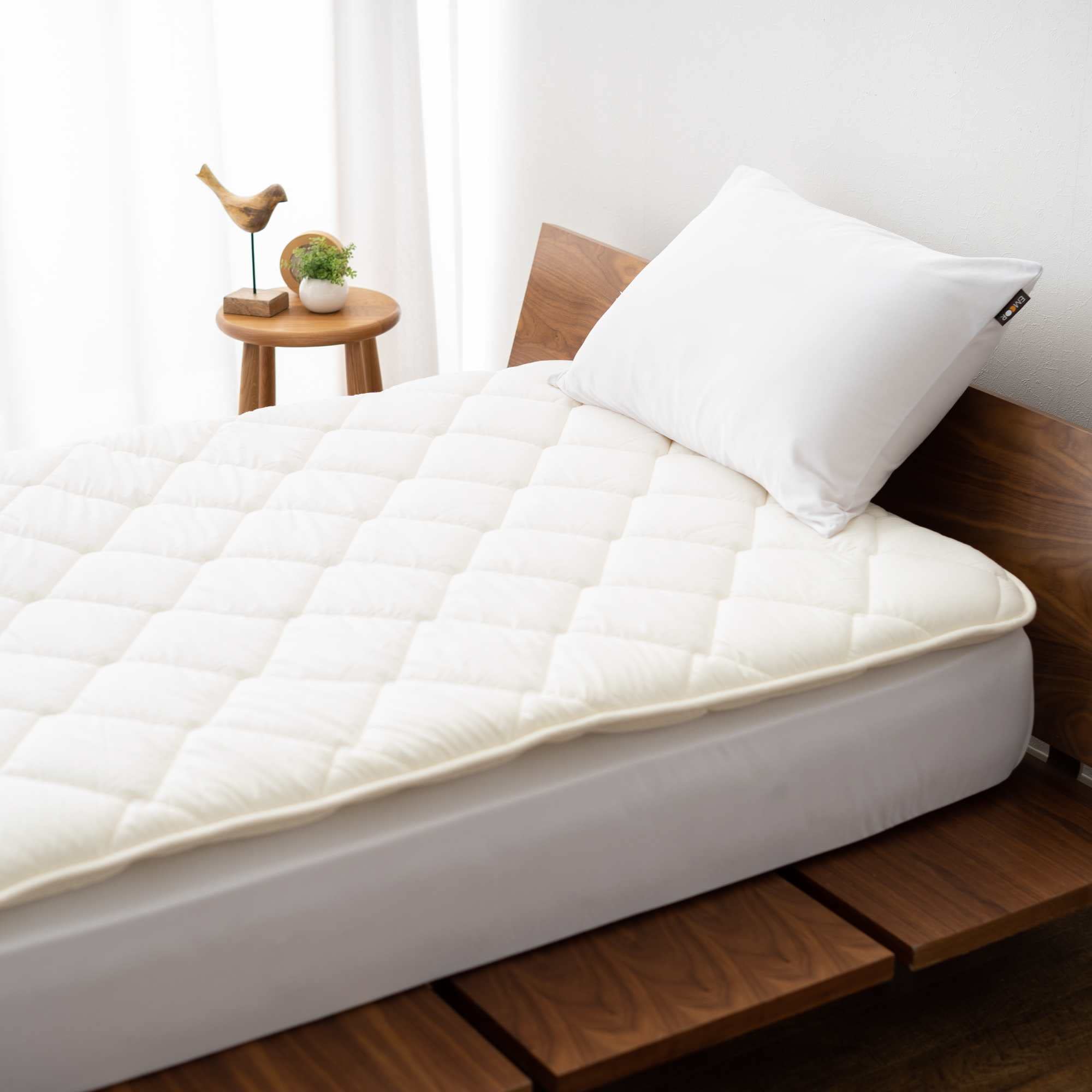 Chất liệu nệm topper mềm mại giúp tăng cường sự êm ái cho bề mặt nệm ngủ 