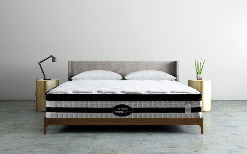 Nệm lò xo dày 30cm có kích thước, trọng lượng lớn nên khung giường cần chắc chắn, diện tích phòng ngủ cũng không được quá nhỏ